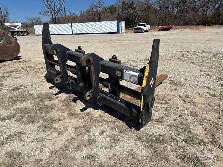 pemberton-inc-komatsu-forks-and-frame-image-4