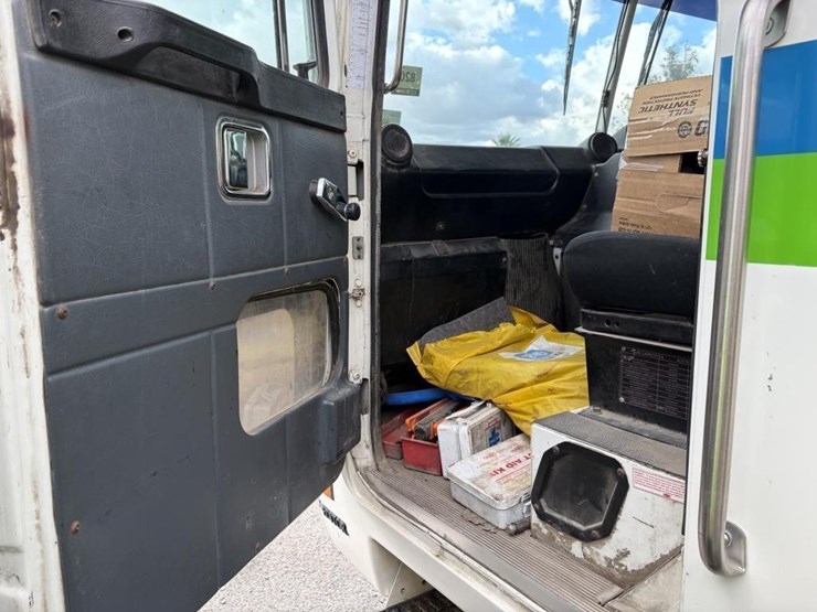 2010-autocar-xpeditor-image-23