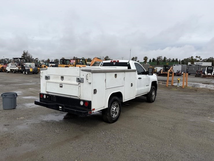 2017-chevrolet-2500-image-3