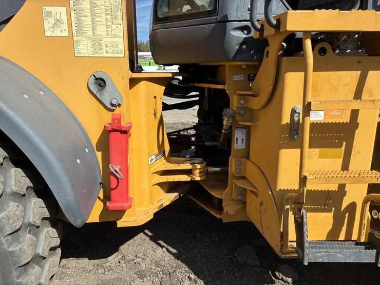 2018-deere-624-p-tier-image-15