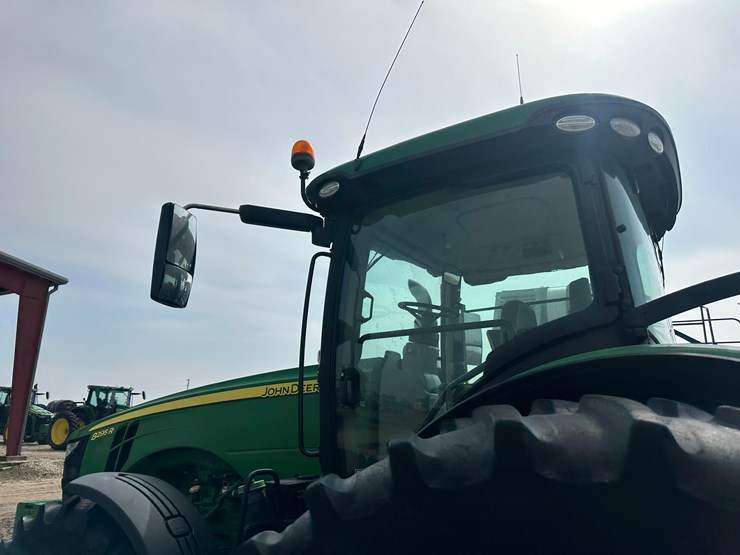 2019-john-deere-8295r-image-32