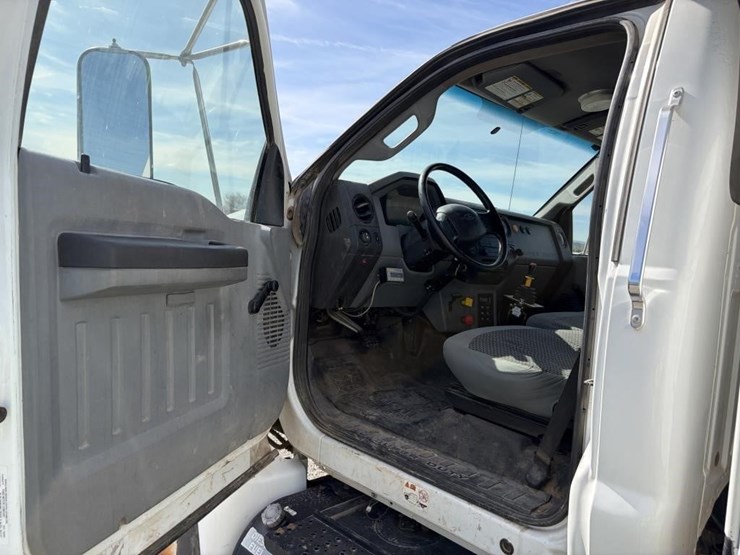 2011-ford-f750-image-11