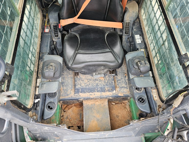 2019-deere-317g-image-9