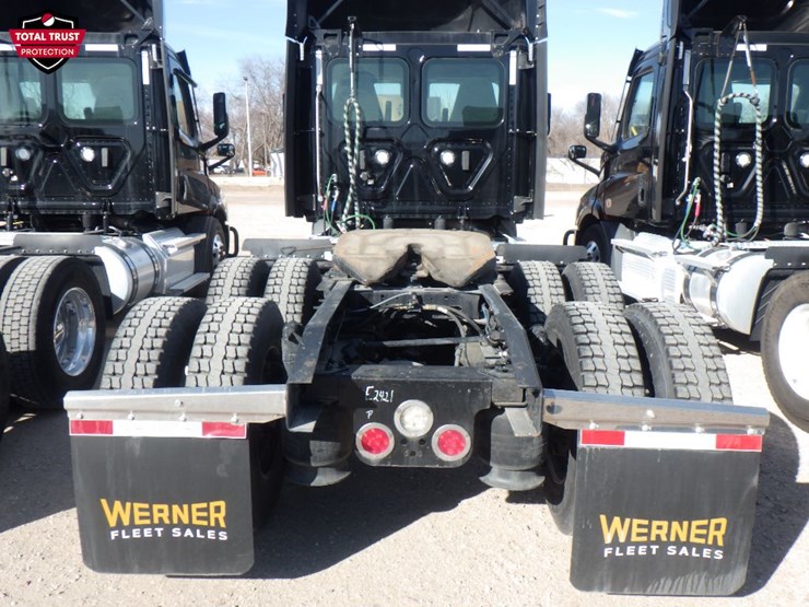 2022-freightliner-cascadia-116-image-8