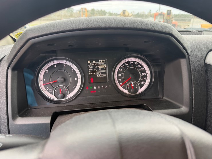 2022-ram-1500-classic-image-10