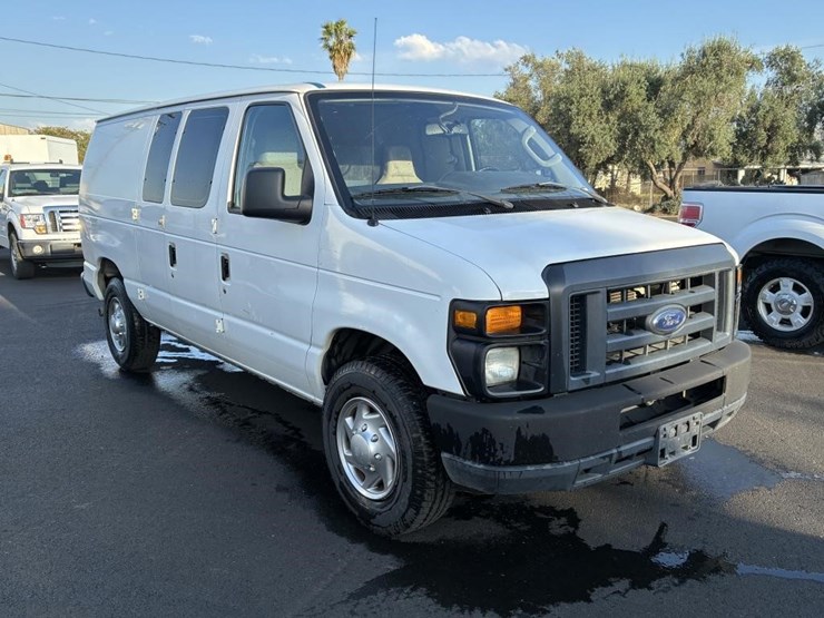 2010-ford-e350-image-2