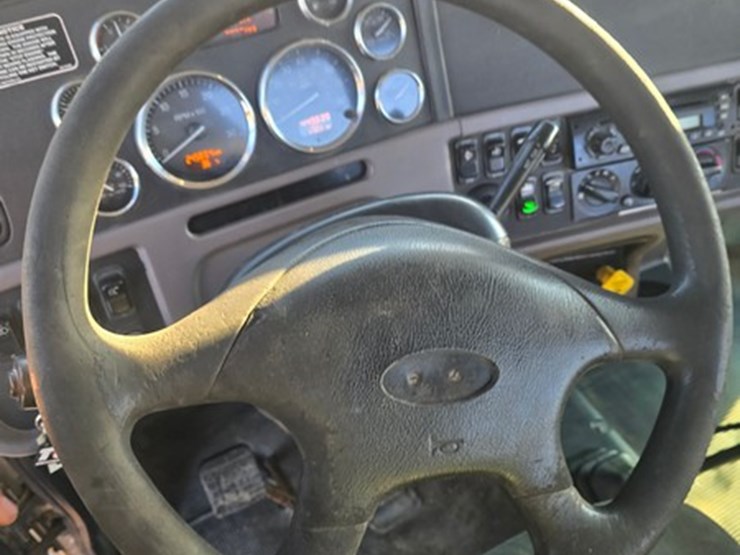 2010-peterbilt-367-image-26