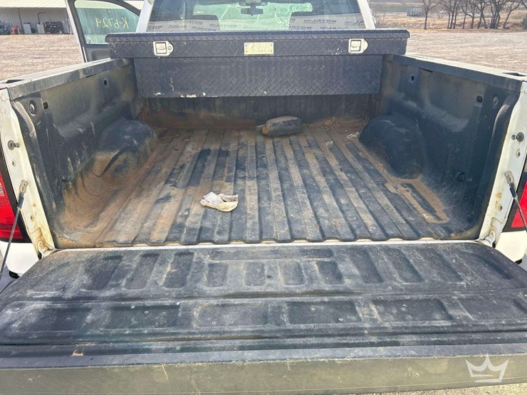 2016-chevrolet-silverado-4x4-crew-cab-pickup-truck-image-24