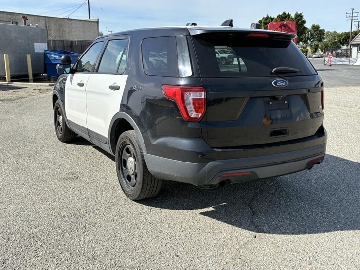 2017-ford-explorer-image-4