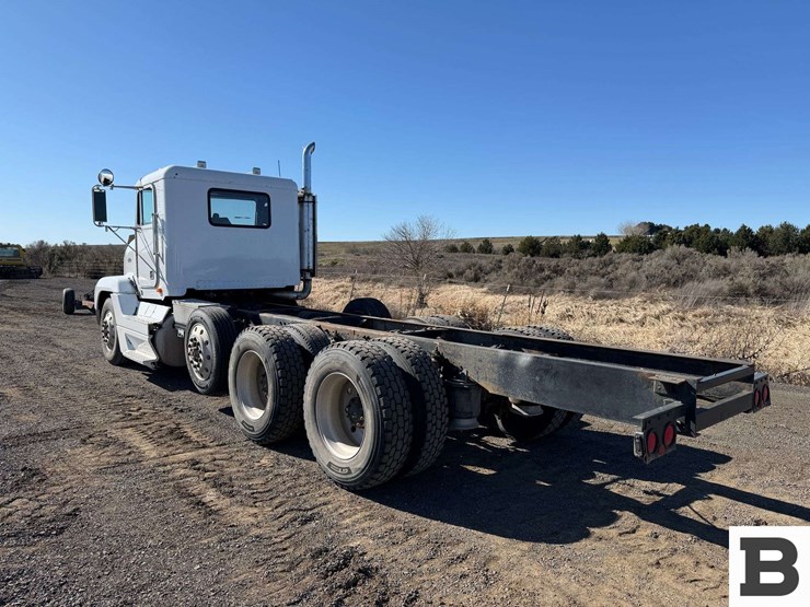 1992-freightliner-fld120-image-4