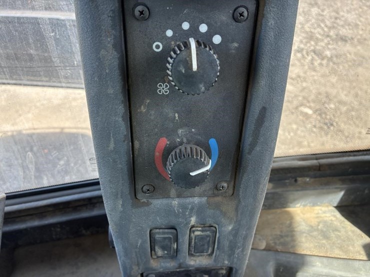 2018-deere-624-p-tier-image-27