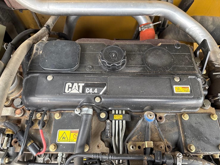 2011-caterpillar-th514-telehandler-image-14