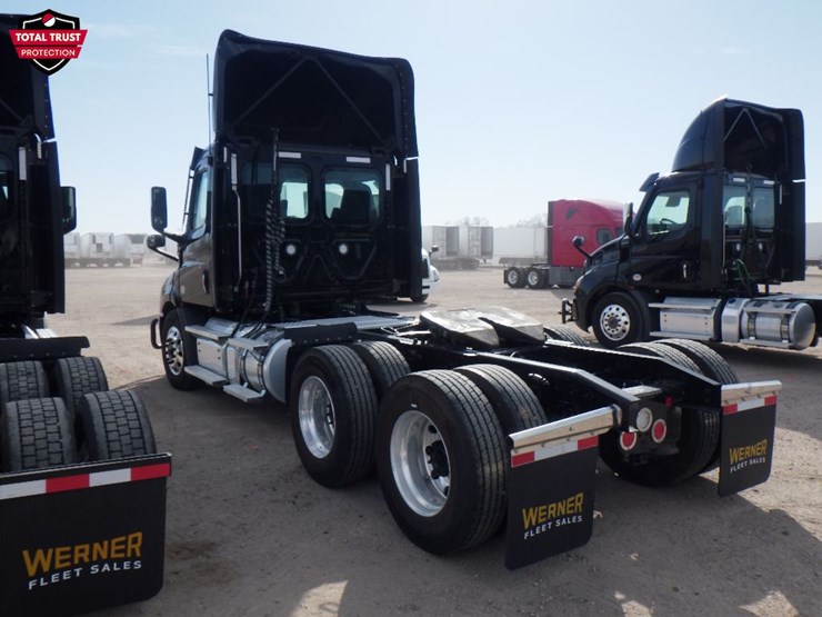 2022-freightliner-cascadia-116-image-10