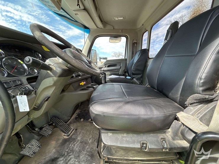 2015-kenworth-t880-image-16