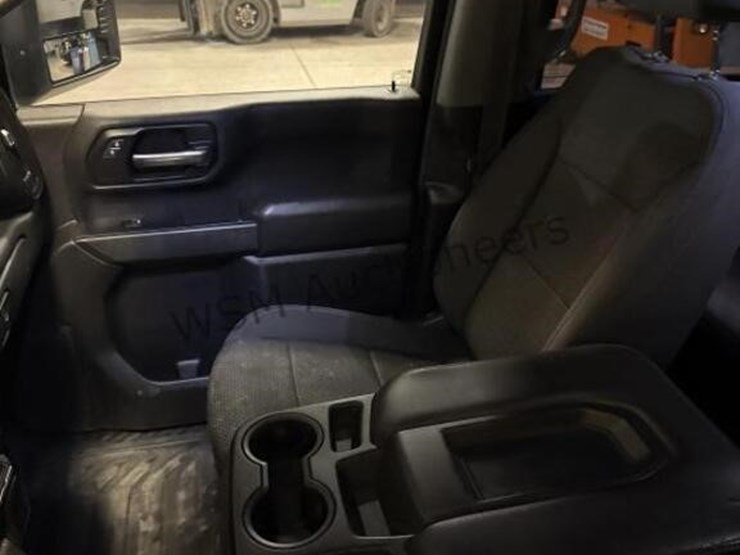 2020-chevrolet-silverado-3500hd-image-25