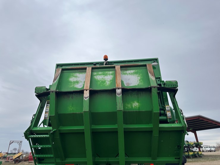 2021-john-deere-cp690-image-19