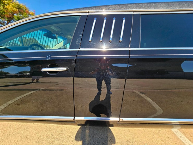 2019-cadillac-sayers-and-scovill-70in-limo-w-only-7729-miles-image-12