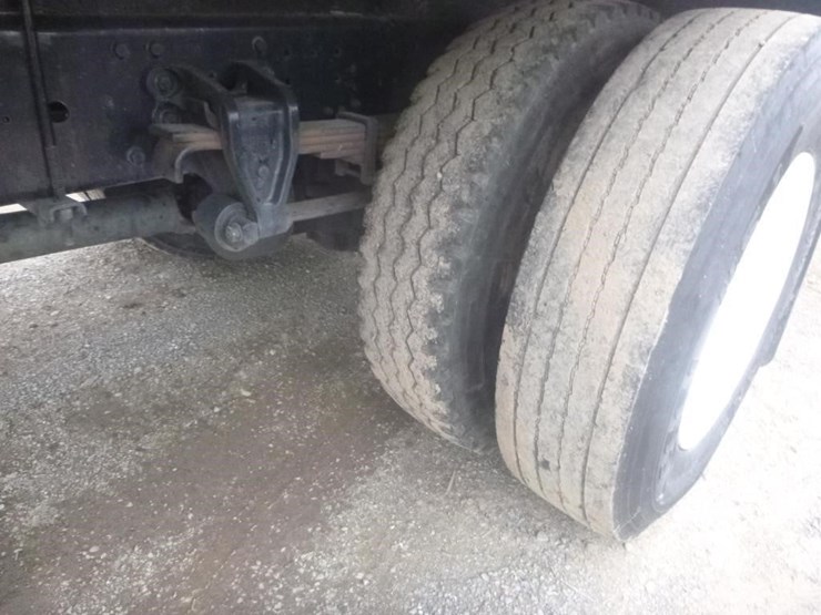 2013-hino-268-image-22