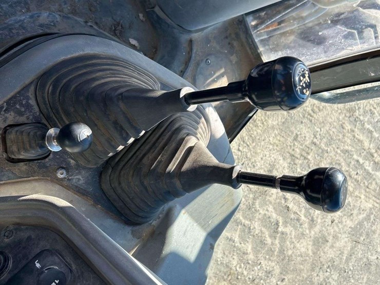 2016-jcb-3cx-image-13