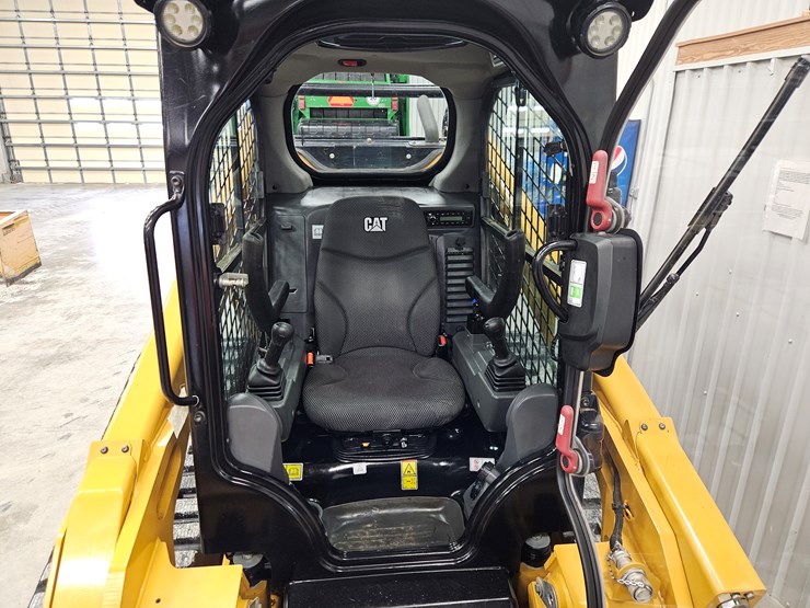 2023-caterpillar-299d3-image-7