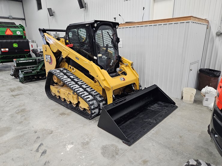 2023-caterpillar-299d3-image-1