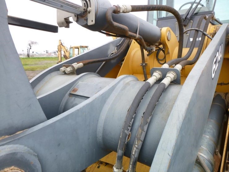 2005-deere-624j-image-21