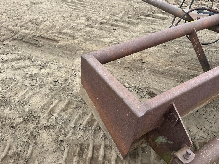 john-deere-810-image-15