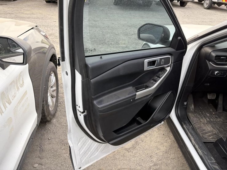 2021-ford-explorer-image-8