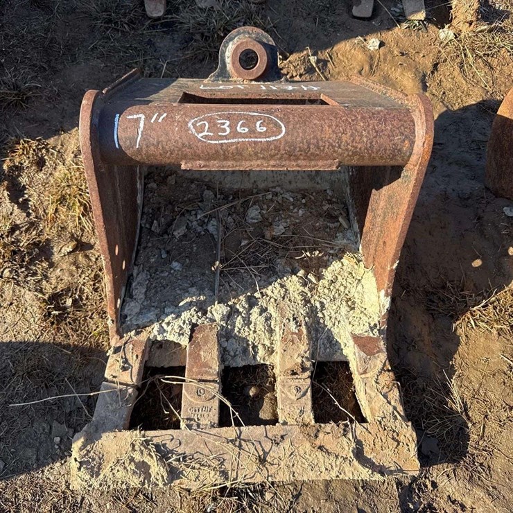 17in. Tooth Excavator Bucket