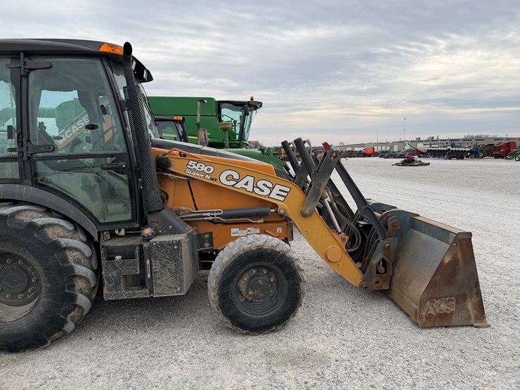 2022-case-580sn-image-27