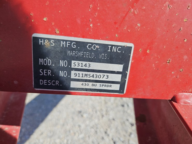 #205593-•-2011-h-&-s-3143-manure-spreader-image-3