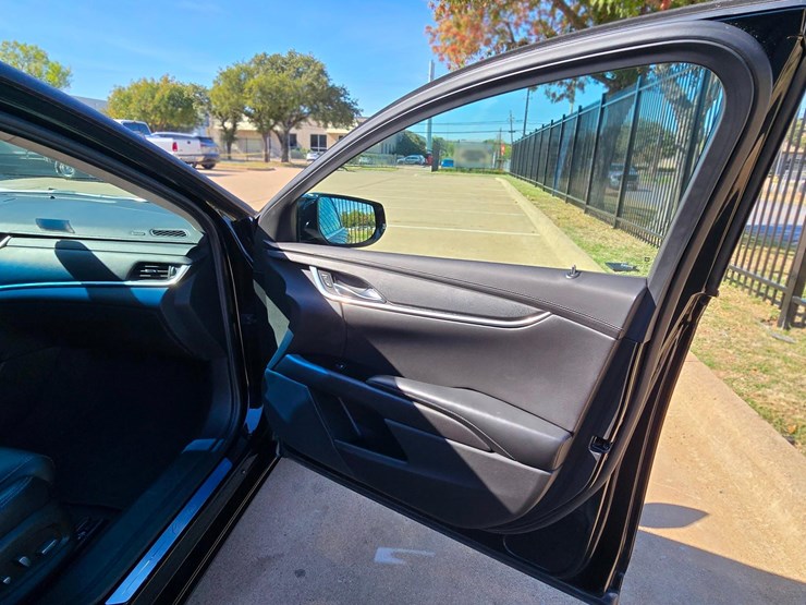 2017-cadillac-federal-70-in-limo---30,529-miles-w-premium-coachwork-by-federal-image-32