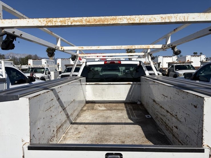 2016-chevrolet-2500-image-25