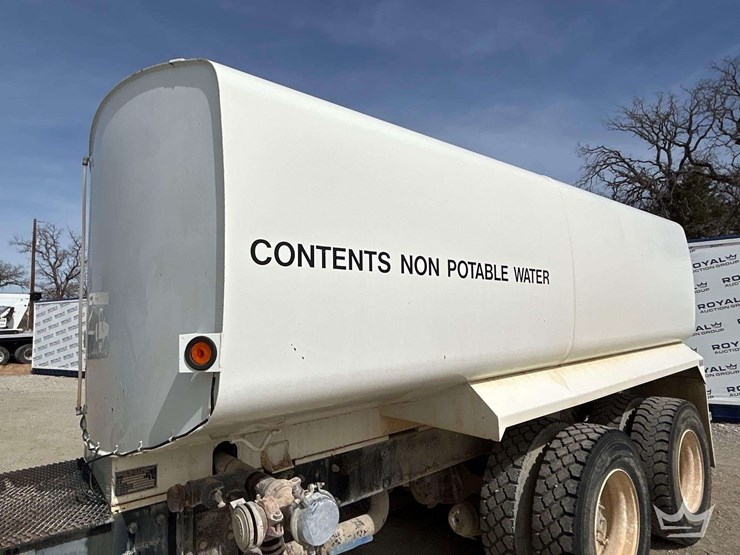 2001-peterbilt-330-image-25