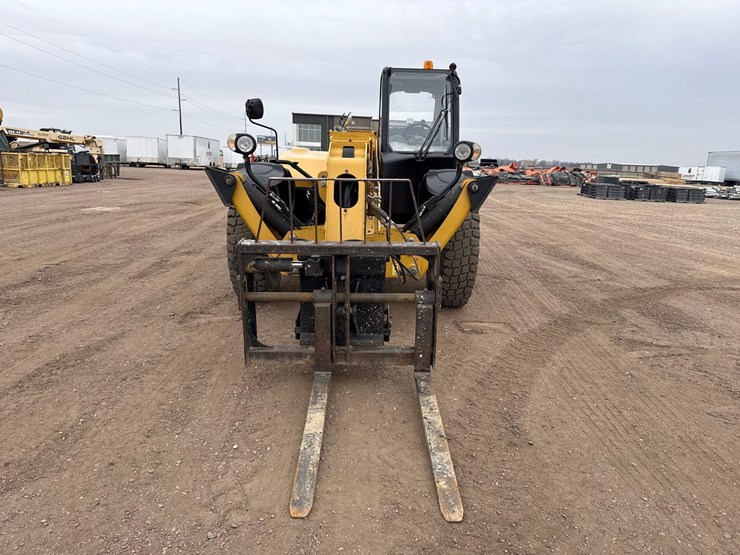 2011-caterpillar-th514-telehandler-image-8