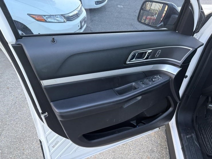 2016-ford-explorer-xlt-image-10