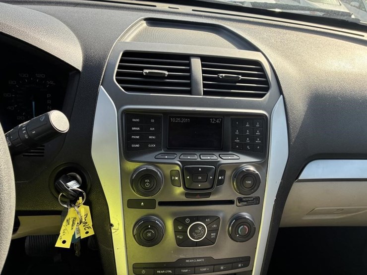 2013-ford-explorer-image-15