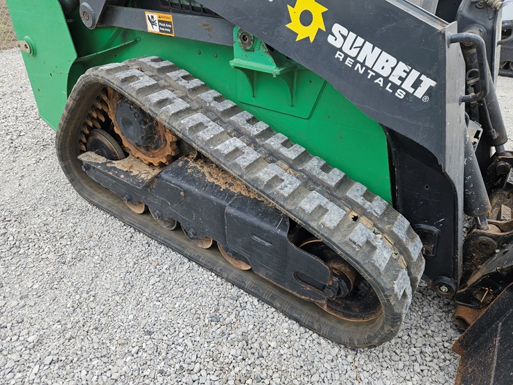 2019-deere-317g-image-22