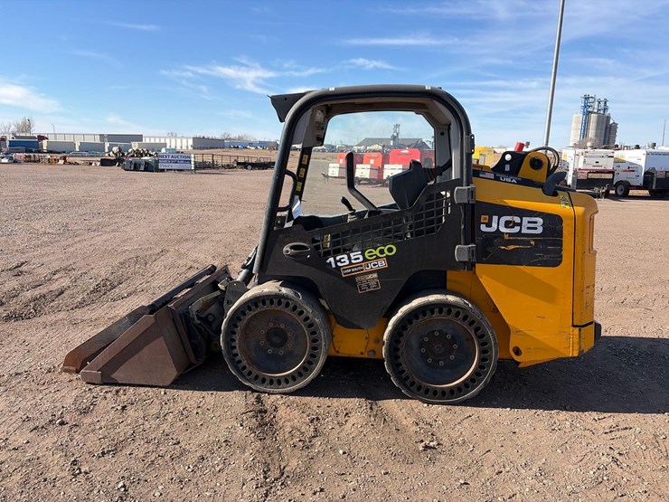 2016-jcb-135-image-6