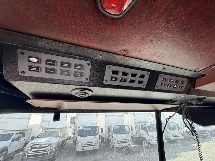 2010-pierce-arrow-image-16