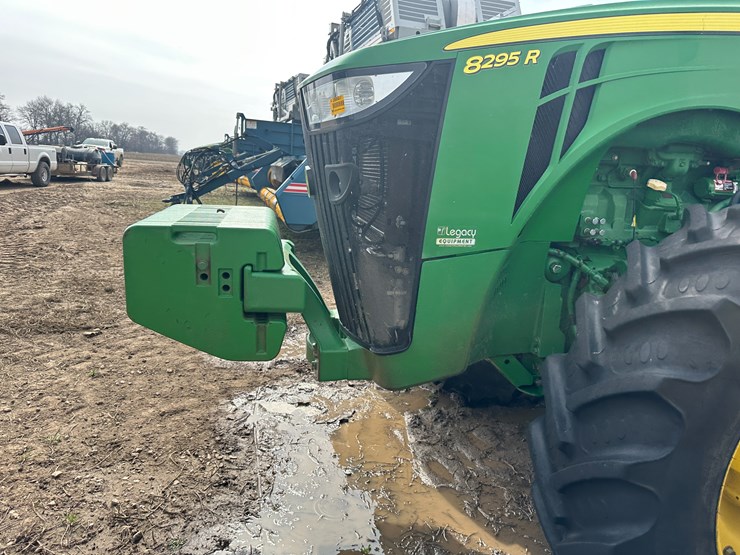 2019-john-deere-8295r-image-36