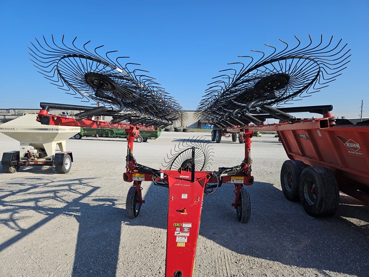 #205128-•-h-&-s-ar3212-wheel-rake-image-3