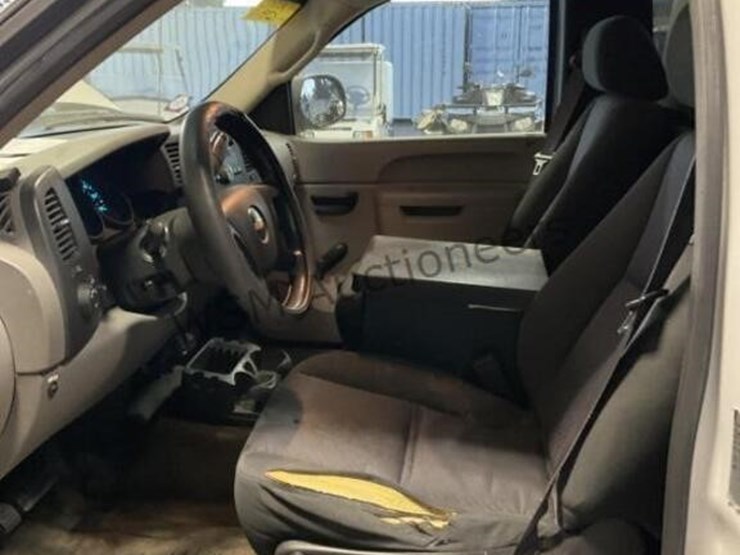 2012-chevrolet-silverado-1500-image-21