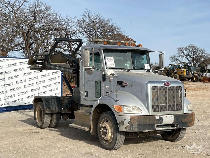 2012-peterbilt-337-image-2