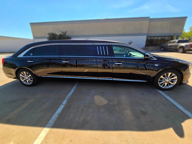 2019-cadillac-sayers-and-scovill-70in-limo-w-only-7729-miles-image-5