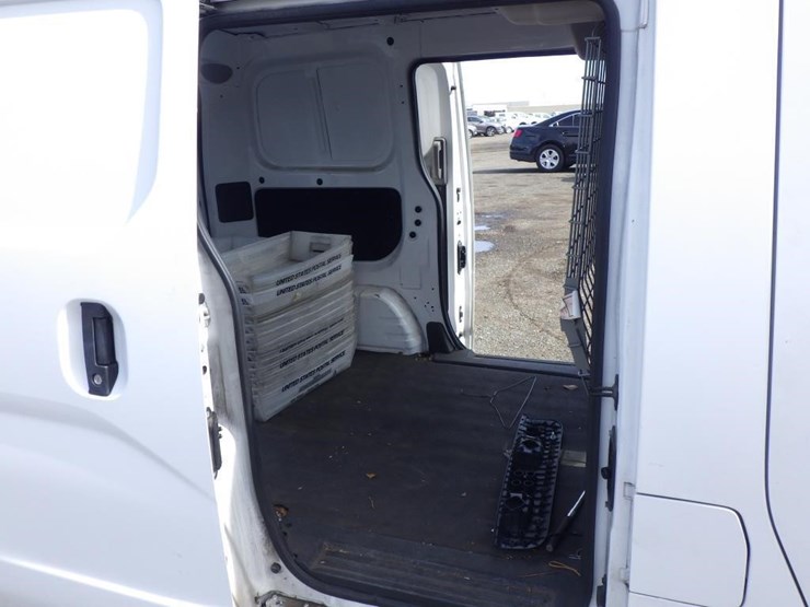 2017-nissan-nv200-image-8