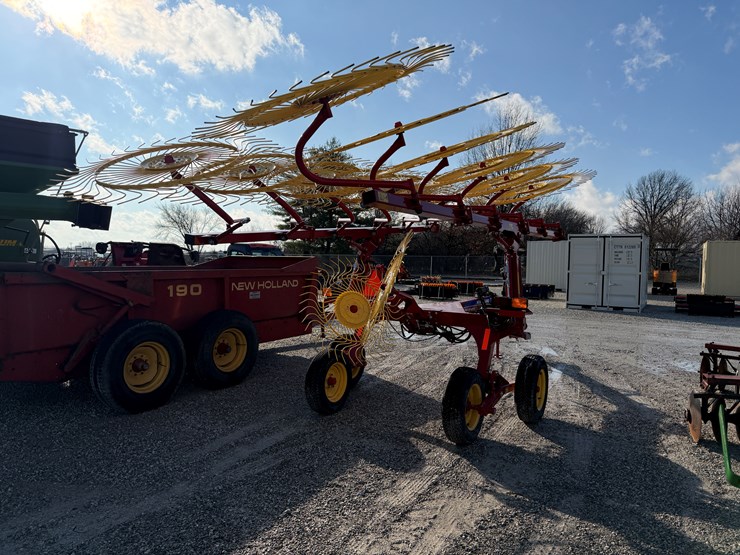 2025-new-holland-1225-image-7