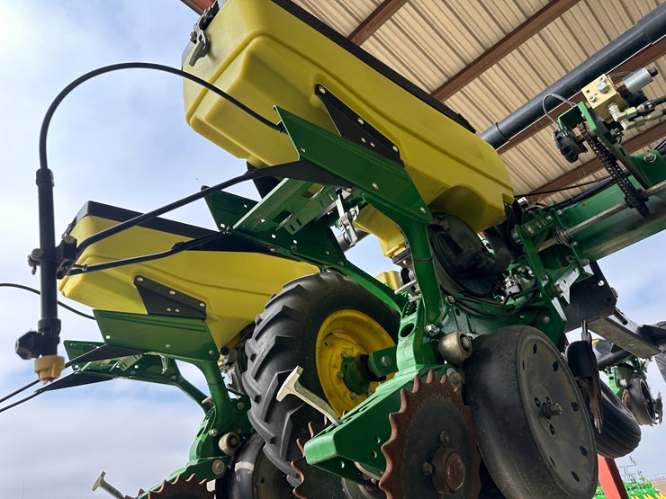 john-deere-1725-image-39