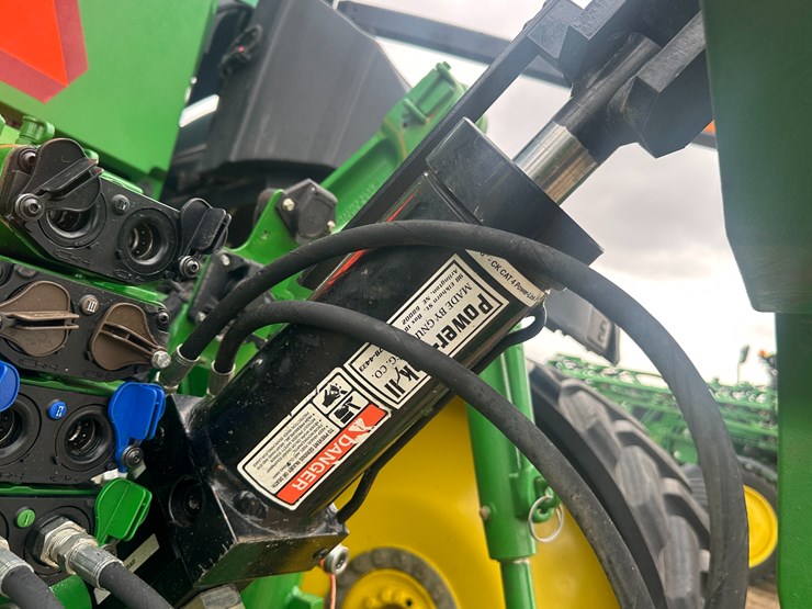 2021-john-deere-8rt-340-image-42