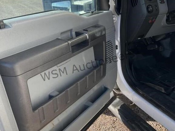 2015-ford-f550-image-27